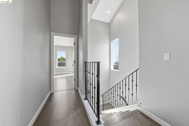 Building Photo - 817 Estancia Ter