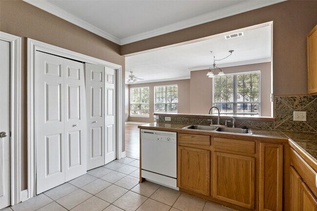 Building Photo - 801 Luther W St