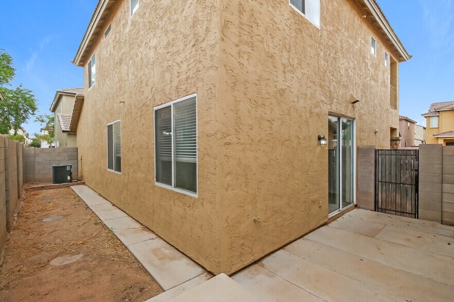 Building Photo - 5208 W Warner St