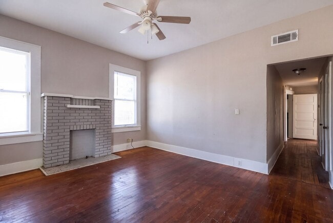 Building Photo - 628 Olive St