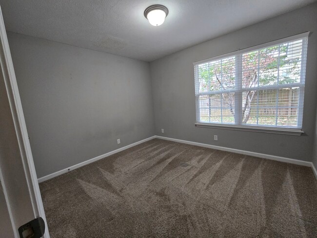 Building Photo - 817 Maricopa Dr