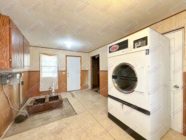 Building Photo - COZY House For Rent In Moorcroft