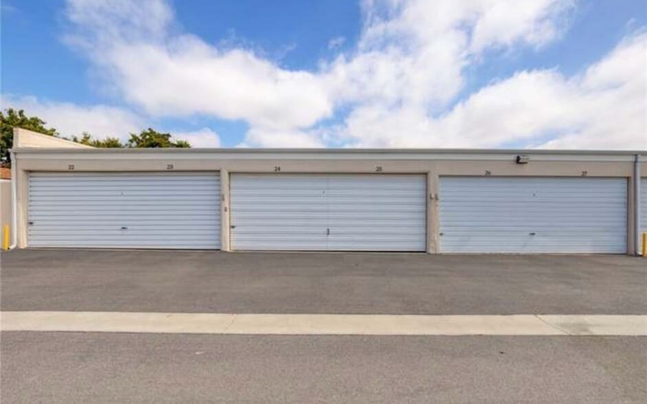 Building Photo - 3220 Merrill Dr