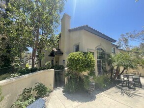 Building Photo - Gorgeous Highly Upgraded Corner End Unit i...