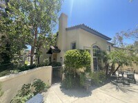Building Photo - Gorgeous Highly Upgraded Corner End Unit i...