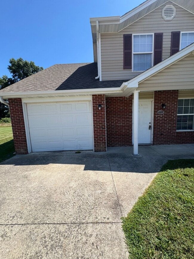Building Photo - 2681-2683 E Oakbrook Dr
