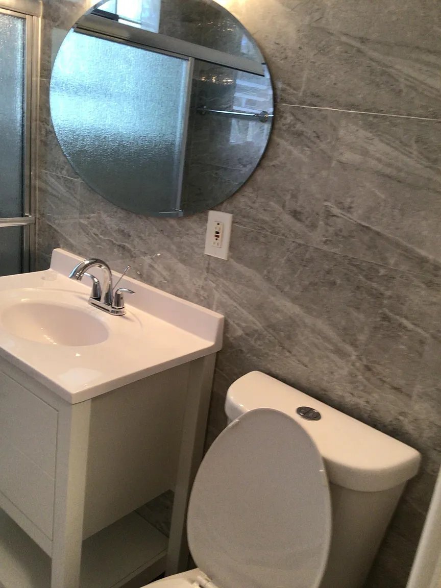 Building Photo - 7043 S East End Ave