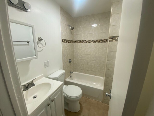 Building Photo - 176 Ferry St