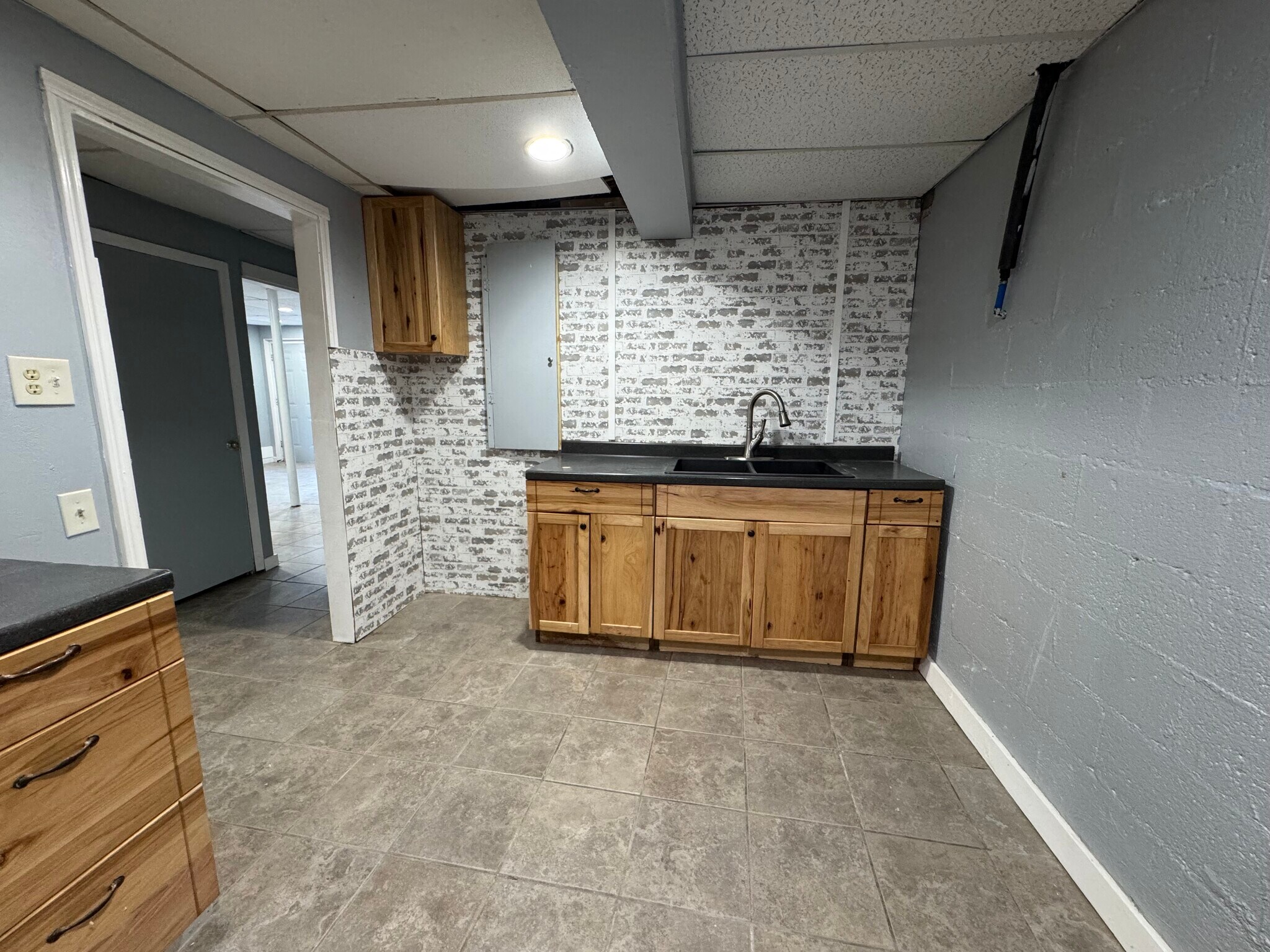 Building Photo - 1112 Riverside Ter