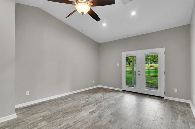 Building Photo - 3555 Balboa Cir
