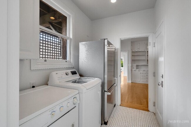 Building Photo - 1353 Filbert St