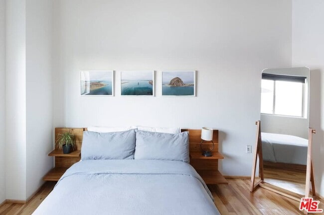 Building Photo - 530 N Larchmont Blvd