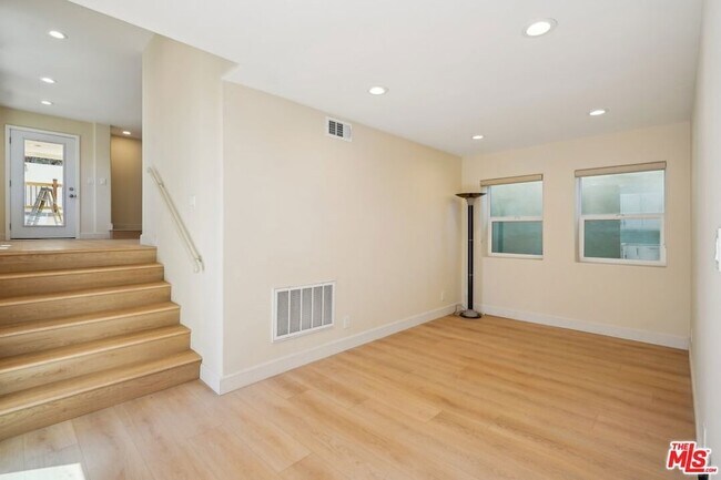 Building Photo - 5131 Campo Rd