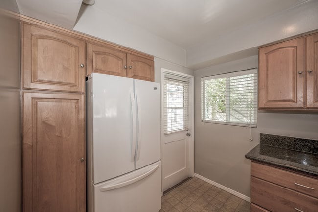 Building Photo - 832 Coolidge Dr