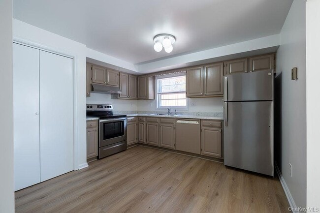 Building Photo - 2145 Saw Mill River Rd