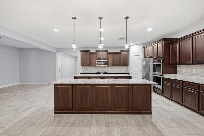 Building Photo - 23111 Via Del Oro