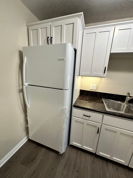 Building Photo - 5252 Orange Ave, #103