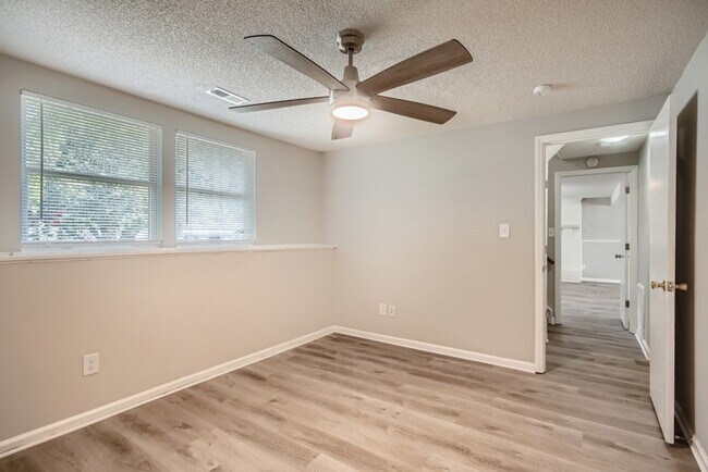 Building Photo - 5934 Sunrise Ct