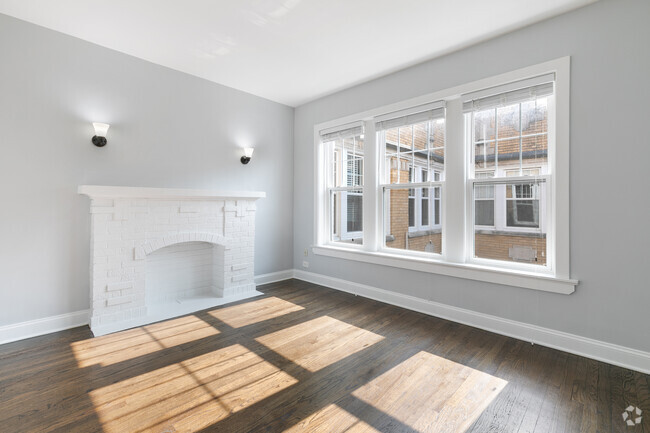 Building Photo - 1110 W Glenlake Ave