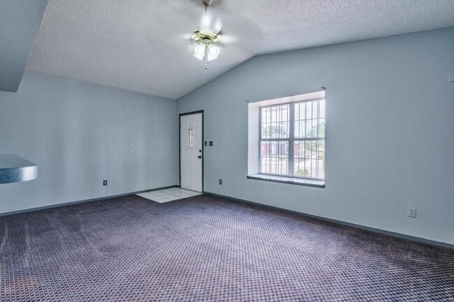 Building Photo - Adorable 4 bedroom, 2 bath in East El Paso!