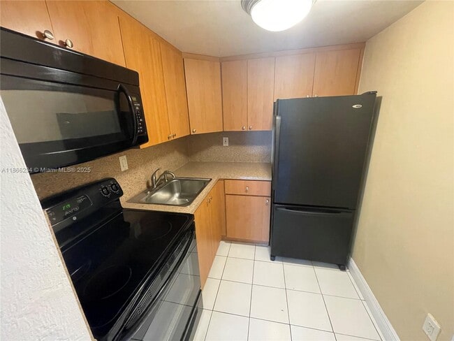 Building Photo - 8605 SW 68th Ct