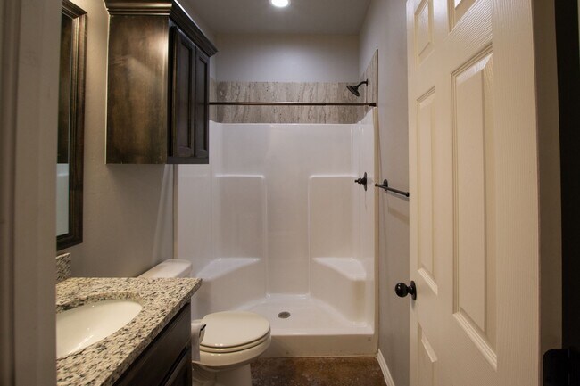 Building Photo - 3-Bed, 2-Bath Duplex with Waterway Views -...