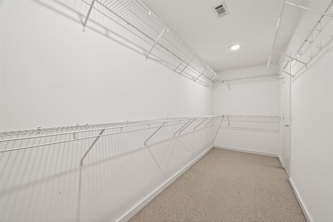 Building Photo - 6911 Yellowstone Way Dr