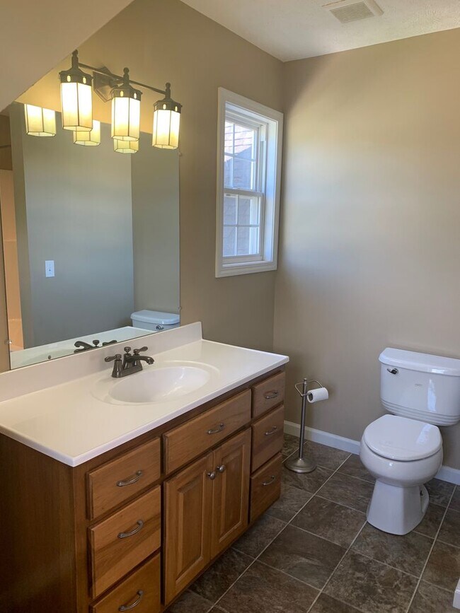Building Photo - COMING SOON...3 Bedroom in GREAT LOCATION in the Center of Town!