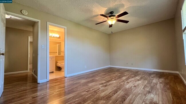 Building Photo - 2828 Royal Ann Ln