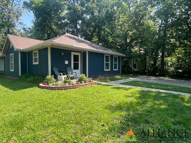 Building Photo - 530 Bluemont Ave