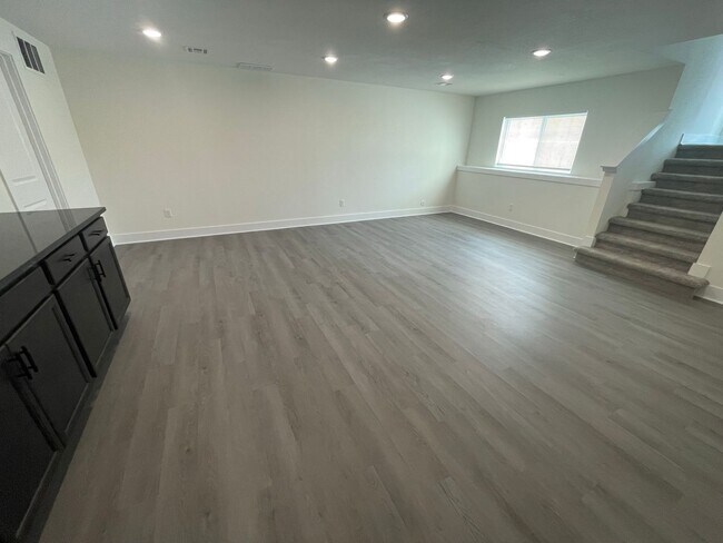 Building Photo - 5115/17 S Chase Ave