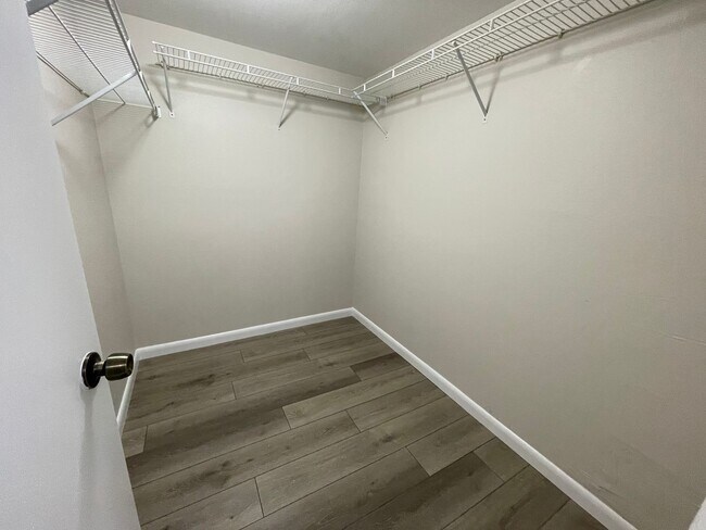 Building Photo - ANNUAL RENTAL - 2 BED / 2 BATH AT CANTERBURY VILLAGE