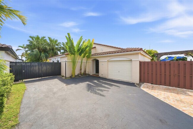 Building Photo - 631 SW 88th Ct