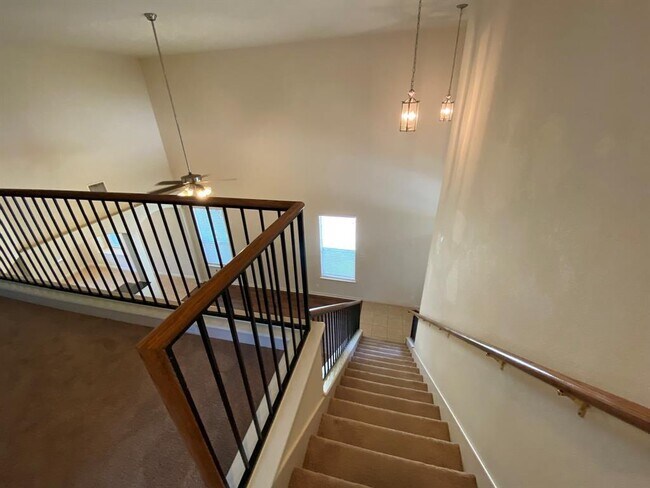 Building Photo - 2221 Nestlewood Dr