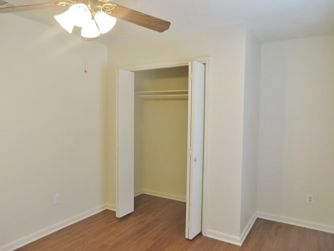 Building Photo - 705