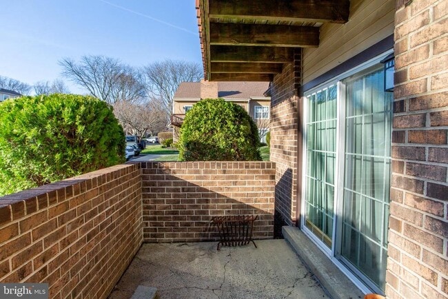 Building Photo - 33 Dogwood Ln