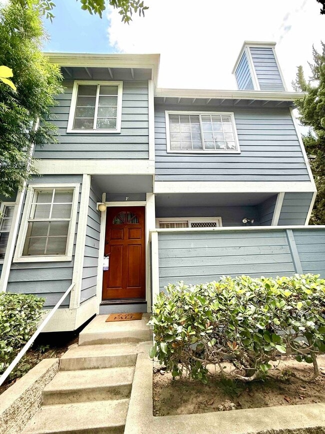 Building Photo - Gated Community - Updated Harbor City Townhome - 3 bed / 2.5 bath