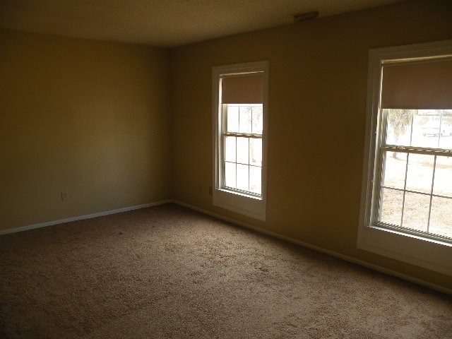 Building Photo - Charming family home!
