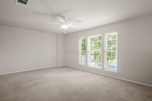 Building Photo - 17841 Park Valley Dr
