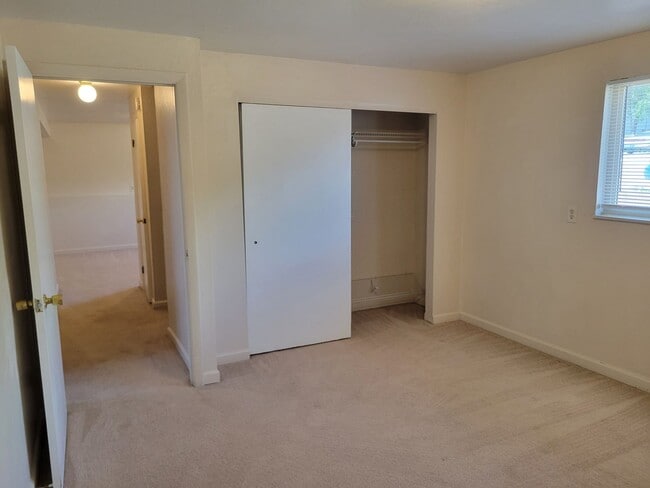 Building Photo - 4 Bed 2 Bath Allowing Pets - Available Now! - MileStone RES