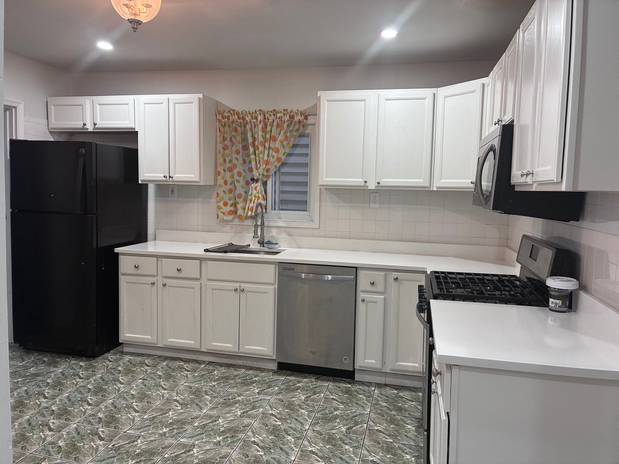 kitchen - 49 Dukes St