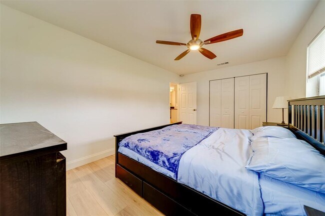 Building Photo - 11424 79th Ave