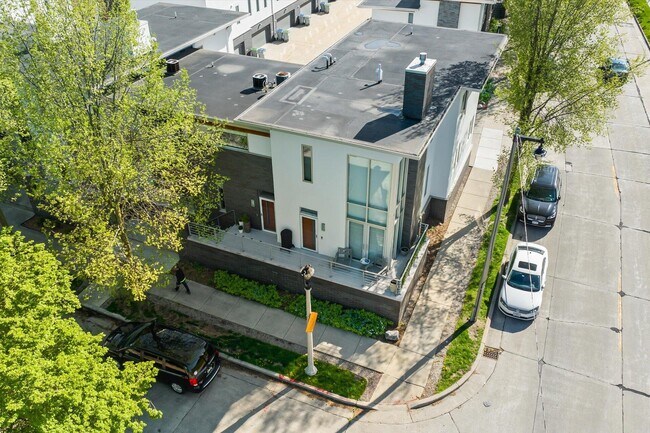 Building Photo - 1929 N Pierce St