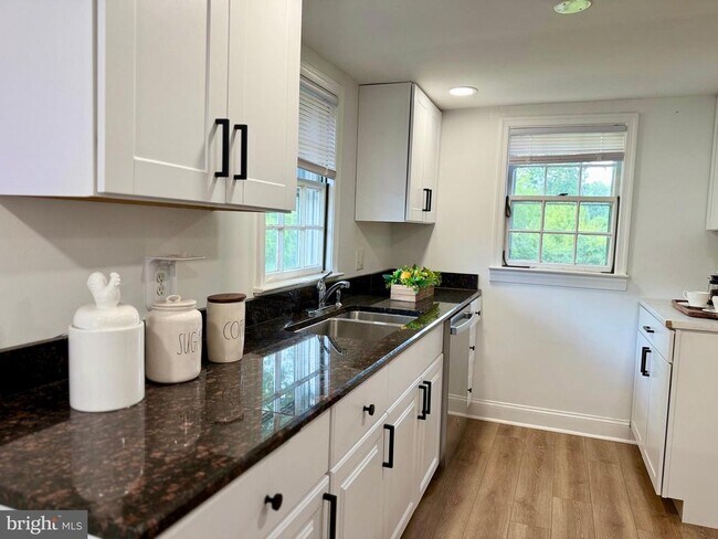 Building Photo - 5865 Websters Way