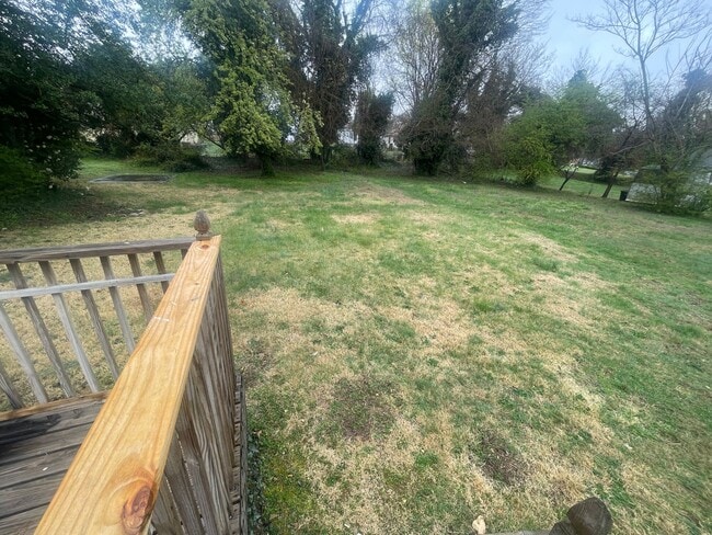 Building Photo - One Bedroom House for rent close to Rivermont shops and Randolph College.