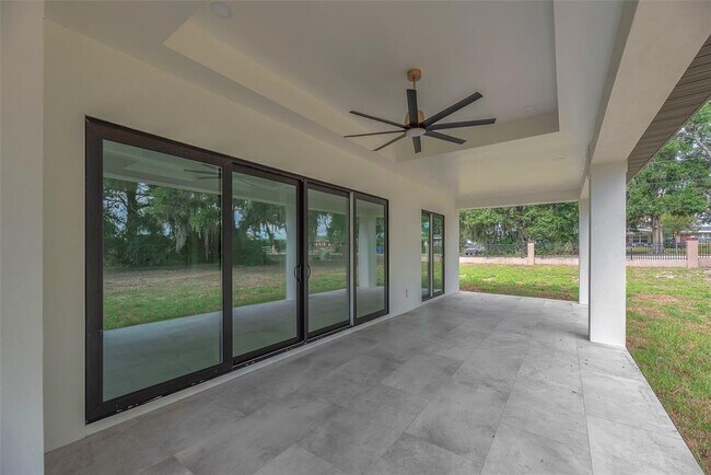 Building Photo - 11921 Fort King Hwy