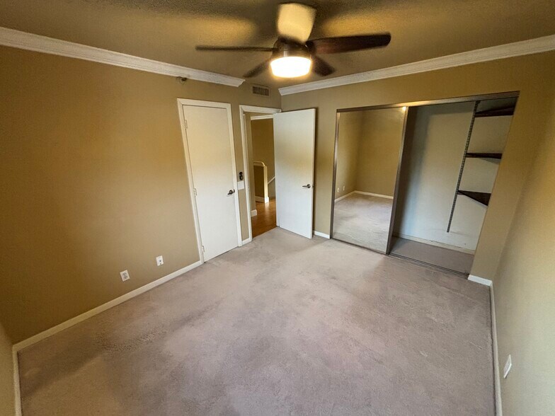 Building Photo - 4950 Bayshore Blvd