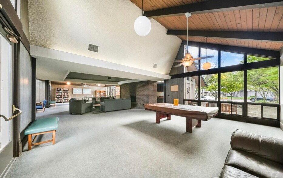 Complex clubhouse - 1369 Cherrywood Sq