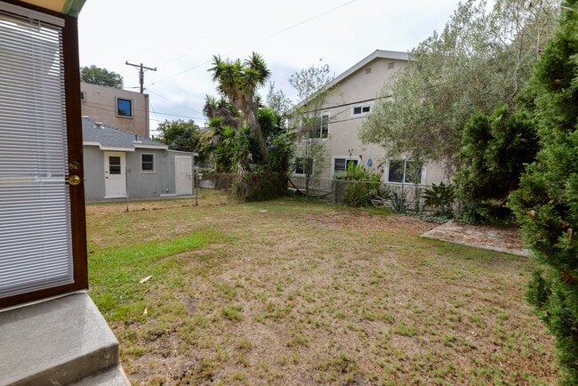 Building Photo - Single Family Home-Prime Location! Washer/...