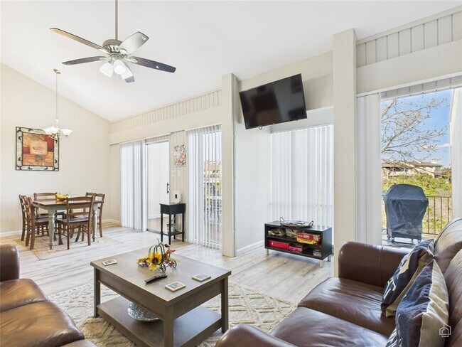 Primary Photo - 121 Comanche Dr